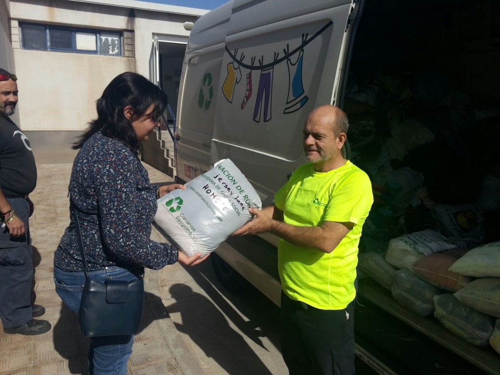 Canarias Recycling S.L. realiza una nueva donación a Cruz Roja en Tenerife